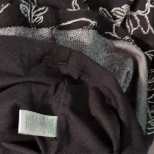 Loft Ann Taylor  Black And White Floral Dress Size 6