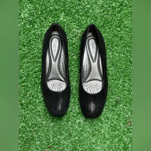 Trotters Lauren Black Suede Herringbone Pattern Women's 6.5 Wedge Heel Comfort