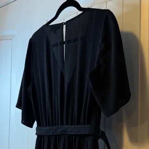 Trixxi Clothing Company Black Metallic Stripe V