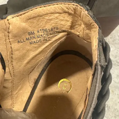 C Est. 1946 Women's Size 9 Wedge Ankle Boot Gray