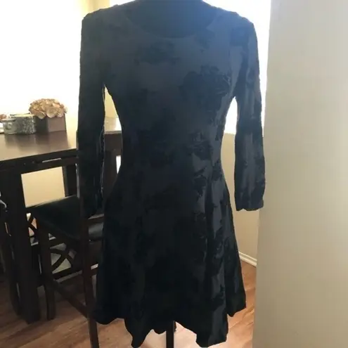 Planet Gold JUNIORS FLOCKED FIT FLARE DRESS BLACK