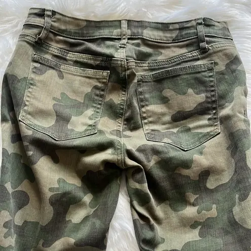 Gap  stretchy maternity camouflage jeans