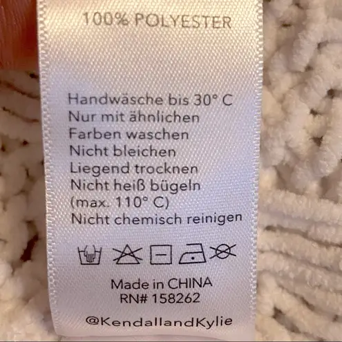 Kendall + Kylie winter white cropped sweater size XS