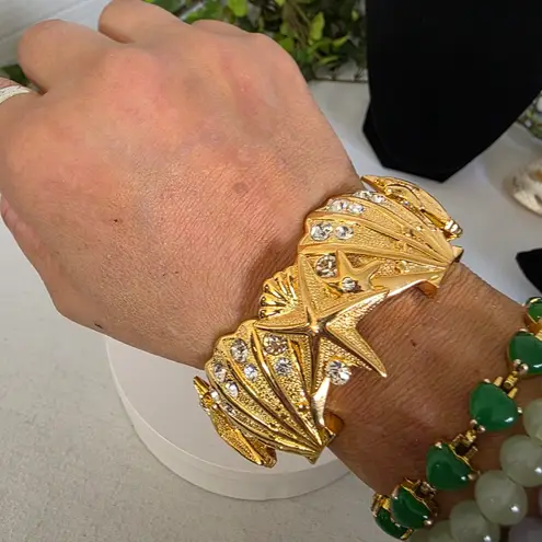 Vintage Chunky Gold Seashell Starfish Statement Bracelet