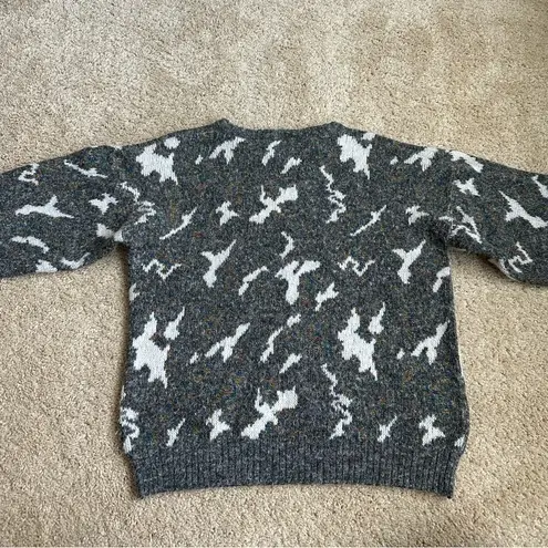 Vintage Gray and White Patterned Sweater with colorful details Size M - Image 4