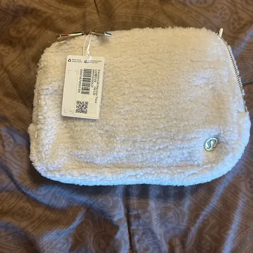 Lululemon large every were belt bag fleece