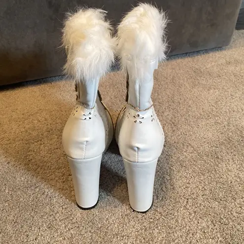 Women’s White Chunky High Heeled Boots Faux Fur Trim Size 39EU (8.5 US) NEW