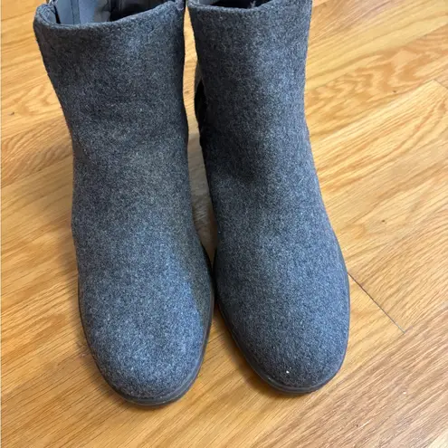 Dr. Scholl’s Chloe Wedge Bootie Charcoal Grey Felt Women 8M Winter Comfort EUC Gray Size 8