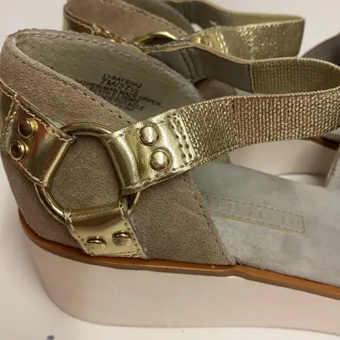 Lori Goldstein Collection Wedge Sandal w/ Ankle Strap size 7 A10 Tan