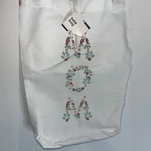 ‘MOM’ NWT Mother’s Day Floral Designed Neutral Basic Casual Everyday White Tote