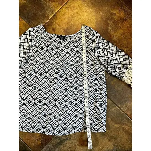 A Byer A. Byer Women’s Geometric Blouse Lace Sleeves Size M