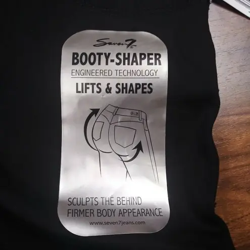 Seven7 Womens Booty Shaper Crop Jeans Size 4 (28x16) NWT