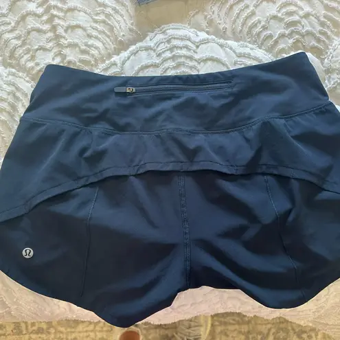 Lululemon Speed Up Mid-Rise Lined Short 4" in Navy in size 6