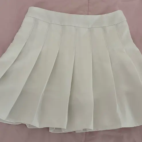 Fashion & Dust white pleated golf skort
