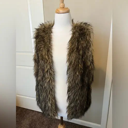 Full Tilt Women’s  FAUX FUR VEST. Size Medium