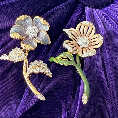 The Nolan Miller Glamour Collection Flower Pin set Green