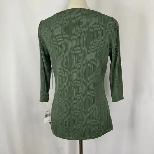Absolutely Famous NWT Von Maur Olive Green Textured Top Wavy Ribbed 3/4 Sleeve Womens Small