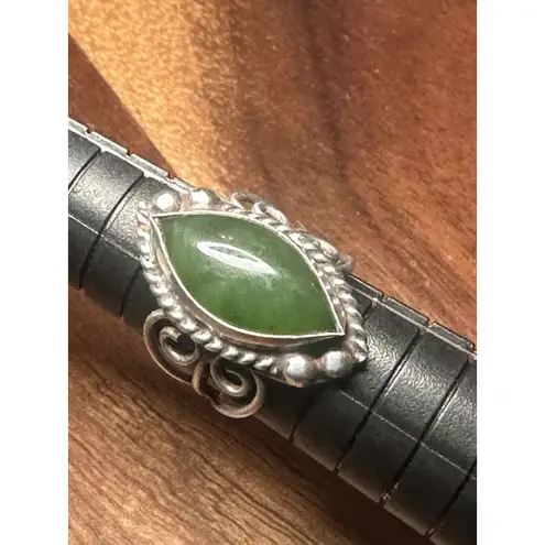 Green Chalcedony Gemstone 925 Sterling Silver Vintage Ring Size 5