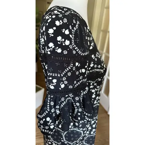 Free People  Black White Floral Print Boho Dress Size 2 Ruffle Bell Sleeve