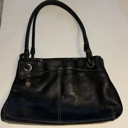 TIGNANELLO BLACK PEBBLED LEATHER SHOULDER BAG OUTSIDE ZIP POCKET
BLACK BEAUTY