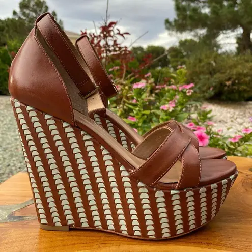 Pour La Victoire Italian Made Leather Soled Platform Wedges Size 6