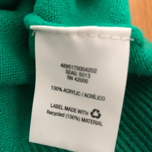 basic editions Women's V Neck Sweater M NWOT