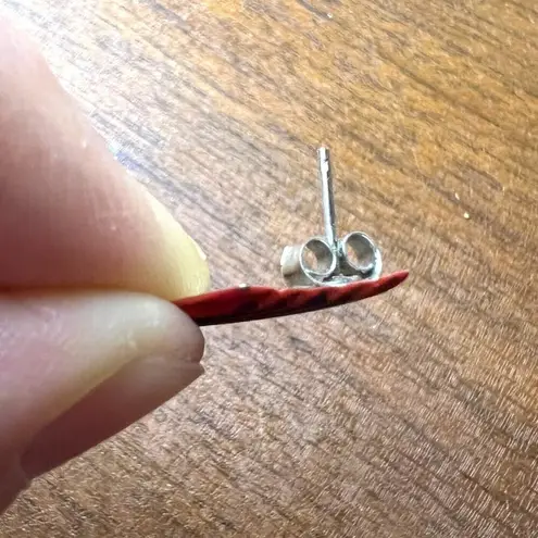 Boutique Vintage Womens Retro Shield Shape Stud Earrings 70s 80s Metal Red Black