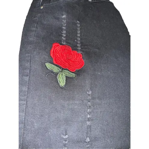 Chic Rose Floral Embroidered Ripped Design Skinny Jeans Distressed