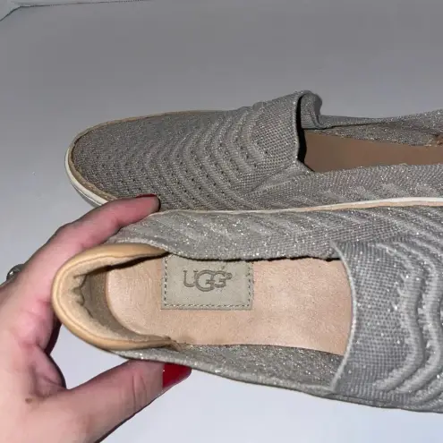 UGG Sammy Sneaker chevron metallic slip on shoe size 7.5‎ Tan
