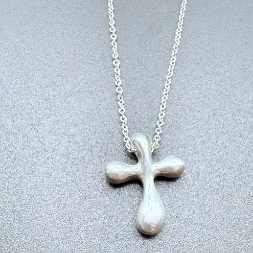 Tiffany & Co. Authenticated Elsa Peretti Sterling Silver Cross Pendant Necklace