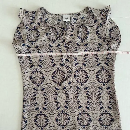 CAbi  Women's Cream Blue Damask Flutter Short Sleeve Blouse Small‎ #3074