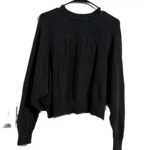 Bog Womens size medium cropped long sleeve sweater with seam detail 