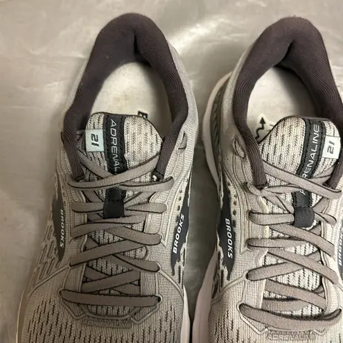 Brooks Brook’s adrenaline 21 women’s size 10.5