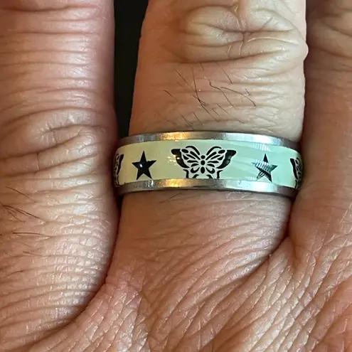 Glow in the dark Star butterfly ring size 10.5 Green