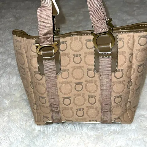 Salvatore Ferragamo Gancini Handbag Color Beige SN AF- 215373 EUC 9/10