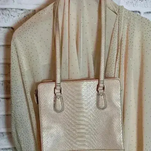 Liz Claiborne NWT‎  Snakeskin Double Handle Shoulder Bag excellent condition