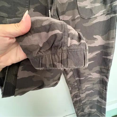 Athleta Farallon Jogger in camo green brown size 0