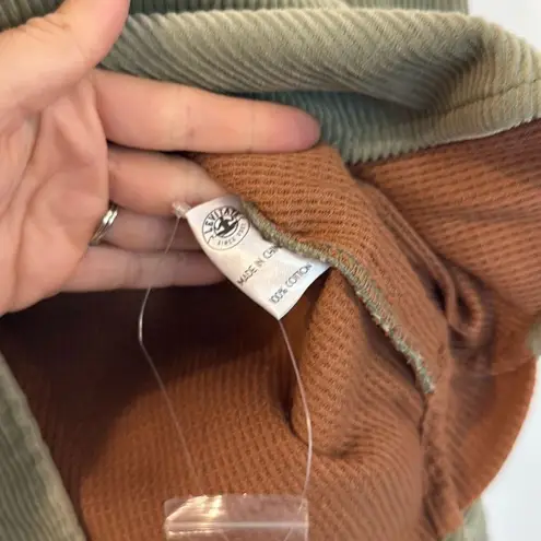 Levitate clothing Camden NWOT 2021 green corduroy jacket size small