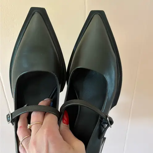 Vagabond SOLD Women's Vivian Pointed Toe Ankle Strap Flats