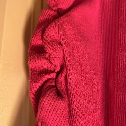 Newport News pink ruched rib knit top Size small