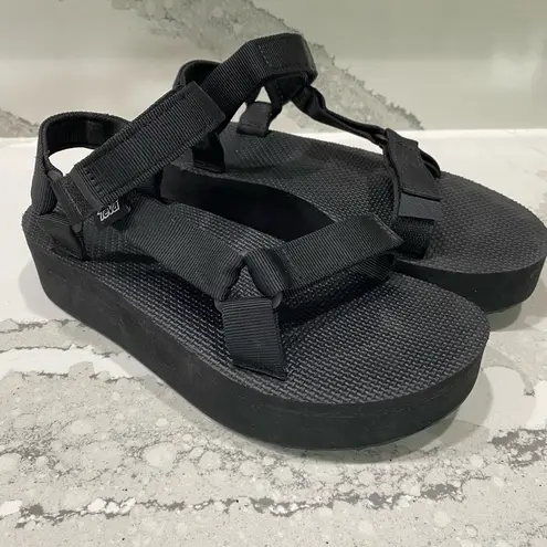 Teva  Flatform Universal Sandal Black Velcro Strap Platform sandal Vegan size 8