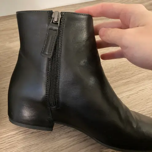 Aquatalia Ulyssaa Black Leather Chelsea Boot Size 5.5
