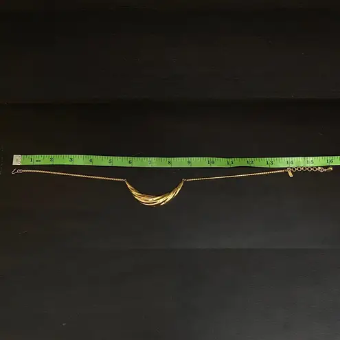 Crescent Vintage MONET Ruffled Bar Pendant Choker Gold tone Necklace