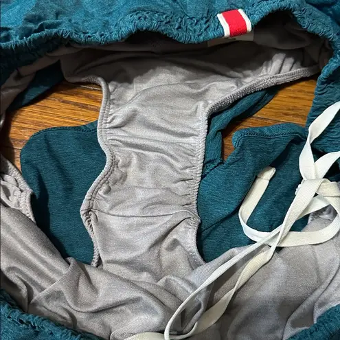 Tracksmith Women’s Teal Athletic Shorts, Large Blue