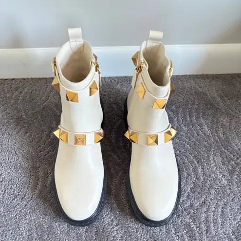 Valentino Garavani Roman Stud Combat Boots White Leather Chelsea Ankle Size 37
