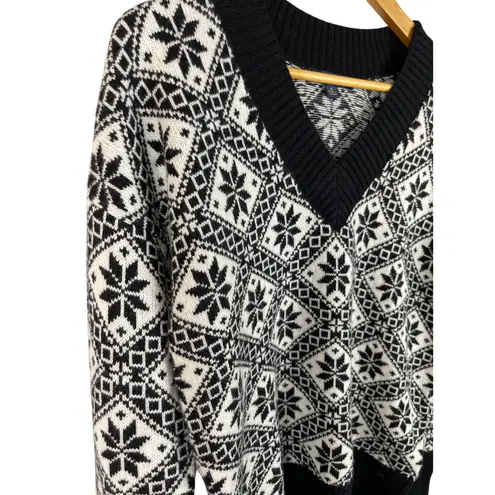 Brooks Brothers Wool Blend Black & White Snowflake V-Neck Sweater Size Small