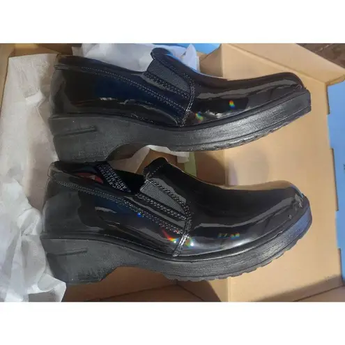 Easy Street WOMEN'S EASY WORKS BY LYNDEE SLIP-RESISTANT CLOGS