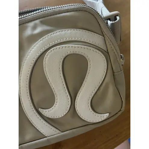 Lululemon  Everywhere Belt Bag Tan/White Special Drop