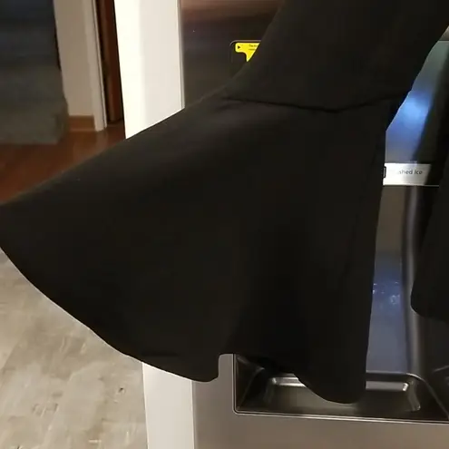 Harlowe $ Graham đź’•HARLOWE & GRAHAMđź’• Ruffle Bell Sleeve Blazer