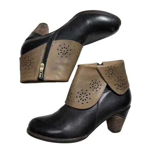 Elite by Corkys Women's Western Style Black & Brown Booties